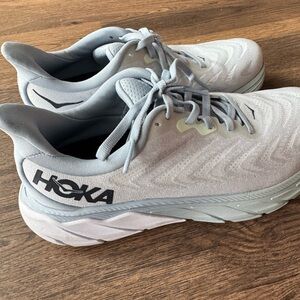 HOKA ARAHI 6